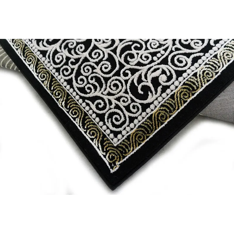 Dywan czarny ze złotem klasyczny
