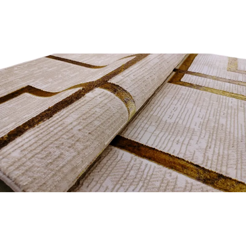 Dywan beżowy ze złotem